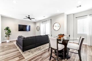 Luxurious 3bdrm home - 8