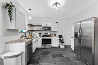 Classic 7BR CWE Home 3rd Floor Suite ABODEbucks - 7