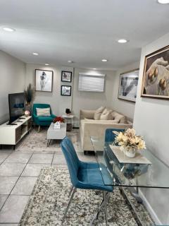Julie's Cozy 2 Bedroom Basement Apartment - 0
