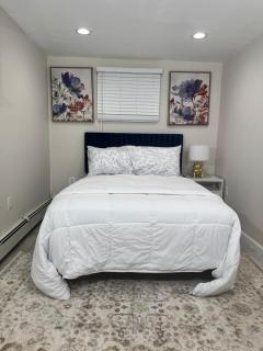 Julie's Cozy 2 Bedroom Basement Apartment - 5