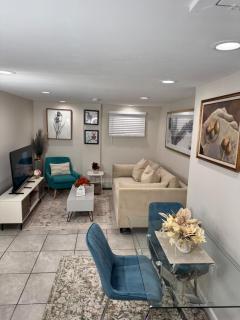 Julie's Cozy 2 Bedroom Basement Apartment - 4
