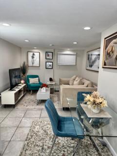 Julie's Cozy 2 Bedroom Basement Apartment - 3