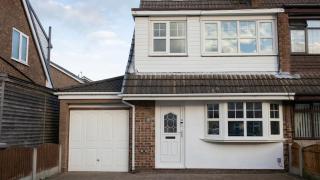 Big 4-Bed House in Haydock Ideal for Work Crews - 4