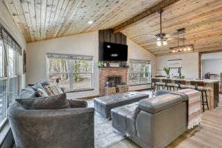 Fish Sam Rayburn! Secluded Cabin with Deck and Grill - 3