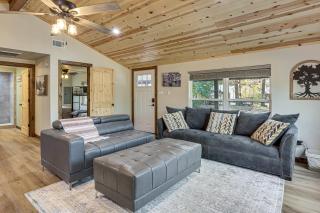 Fish Sam Rayburn! Secluded Cabin with Deck and Grill - 2