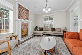 Chic City Living with Modern Touches ABODEbucks - 2