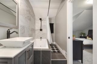 North Shore Nest Private Bath Downtown Access - 3