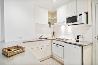 1-Bed Stay in Melbournes Heart - 8