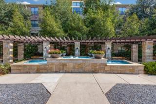 Luxury 1 BedRM Unit in Frisco Pool Gym & Workplace - 8