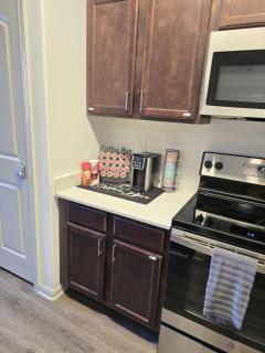 Luxury 1 BedRM Unit in Frisco Pool Gym & Workplace - 3