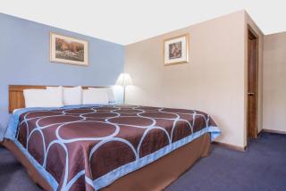 Super 8 by Wyndham Mankato - 1