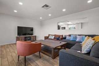 Luxe 4BR 2BTH l Pool & Grill l Central Location l Mountain View l Family Vacation l RV Site - 4