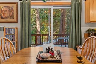 Cozy Couples Cabin Hot Tub King Leavenworth - 2