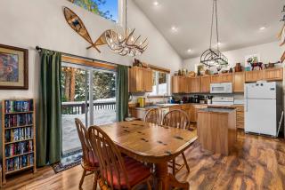 Cozy Couples Cabin Hot Tub King Leavenworth - 4