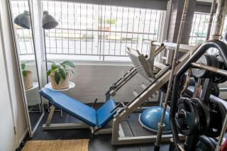 Hot Tub, Ice Bath, Gym, Sauna, Pool Table Coorparoo Haven - 1