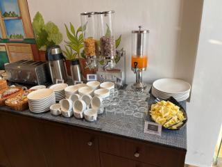 MAYA'S MANOR - A Luxury Lake View Boutique Hotel - 8