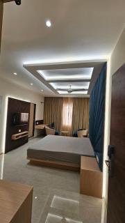 Benchmark Select, Star Square - 7