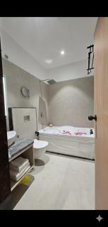 Benchmark Select, Star Square - 3