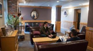 Coast High Country Inn - 9