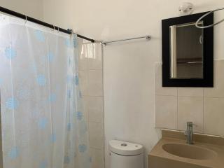 Gran Casa 8 Camas a 15 min del Aeropuerto con WIFI y AC en Zona industrial - 8