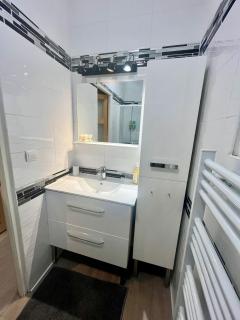 gîte 65 m2 200 m gare t-g-v 400 m centre-ville grand parking 250 places gratuit face au logement - 3