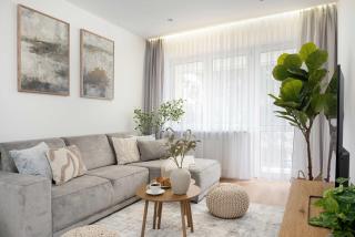 Toruń Cozy Apartment with Balcony by Noclegi Renters - 5