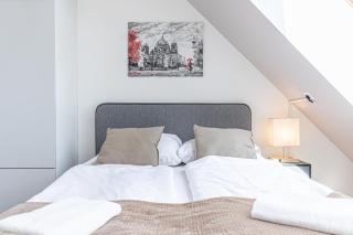 10-Min Walk to Hauptbahnhof, Cozy Private Rooms with AC, TV & WIFI - 5