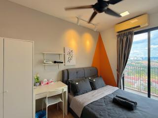 4PX 2BR Emporis Near Segi Uni, IOI Mall, MRT KD, Thompson Hospital - 2