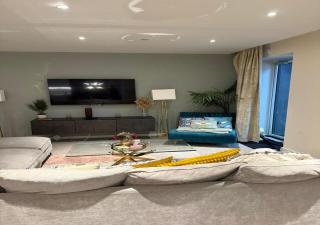 Stylish Central Manchester townhouse with parking - Pass the Keys - 1