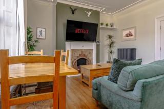 Stylish city view flat in mural quarter - 7