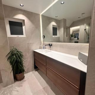 Elegant Apartment with Balcony & Sea View in one of Oslos Most Exclusive Areas - 1