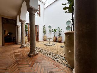 10 pax Downtown The Emir's Villa Free Parking - 1