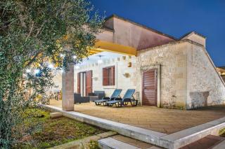 Villa M&G with Garden Near The Sea - 0
