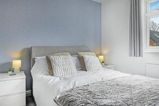 3BR Home with Garden & Free Parking - 8