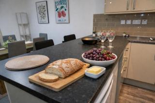 Perfect for Contractors & Families! Merridale - 6