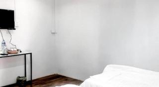 Capital O 75412 V Resort - 6