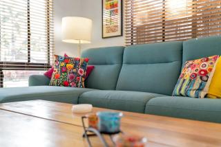 3-Bed Family Home with Pool & BBQ by the Beach - 5