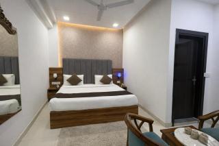 Hotel E- BelleMount Palace Near Airport Free Airport Pick Up & Drop - 4