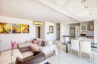Sunny Penthouse Getaway in Gzira - 8