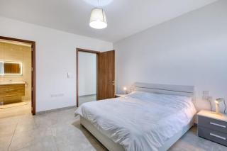 Bright Sea-Side Living in St Pauls Bay - 5