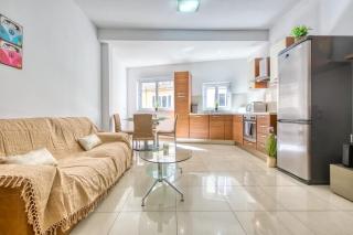 Walk to Sliema & Ferries Central Gzira Stay - 7