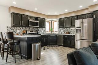 King Bedroom/Private Hot tub/Cozy Living Room - 3