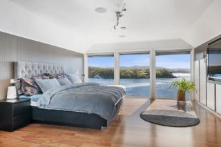 Beachfront Villa with Jacuzzi, Cinema & Canoe - 9