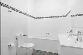 Renovated Victorian Home with Garden, Brunswick - 3