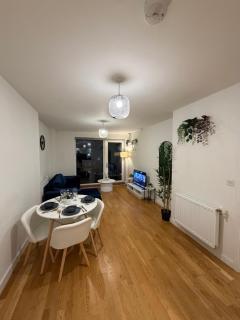 Prestige London Apartment Balcony Views - 2