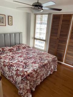 Apartamento en Chacao cerca Sambil Wifi Alta Velocidad Estacionamiento y Agua Permanente - 5