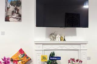 Spacious 2 BR House By Ace Homes Short Lets & Serviced Accommodation Leeds Perfect for Family & Contractors With Free Parking - 7