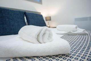 Modern 1 Bed Budget Apartment in Dudley with Wifi - 1