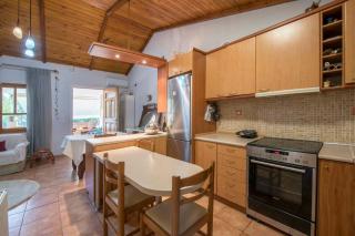 Cozy Apartment In Marousi - 4