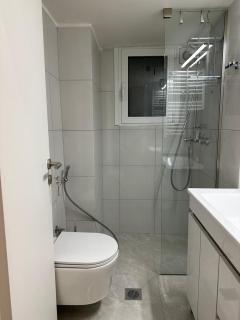 City Center Gem - Renovated and Affordable - 4